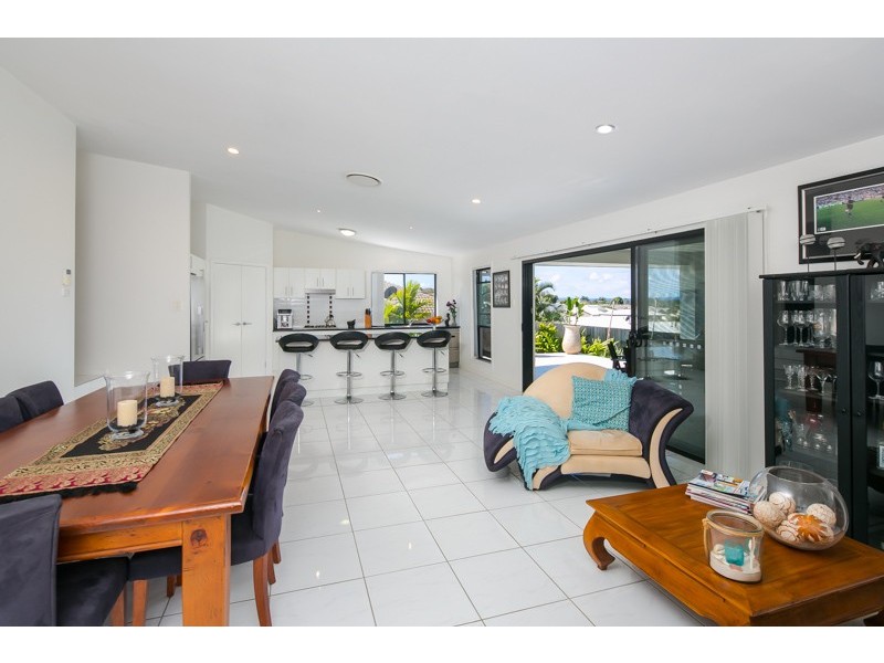 15 Cypress Street, Redland Bay QLD 4165
