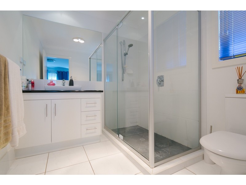 15 Cypress Street, Redland Bay QLD 4165