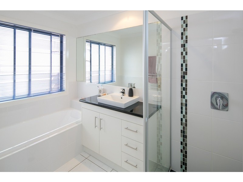 15 Cypress Street, Redland Bay QLD 4165