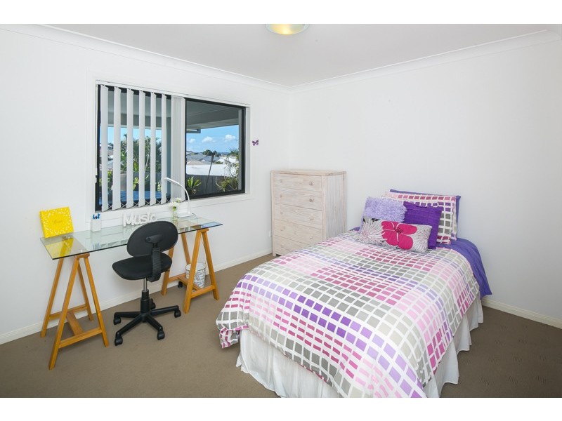 15 Cypress Street, Redland Bay QLD 4165