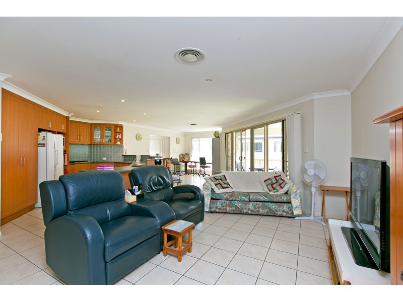 27 Windsong Circuit, Cleveland QLD 4163