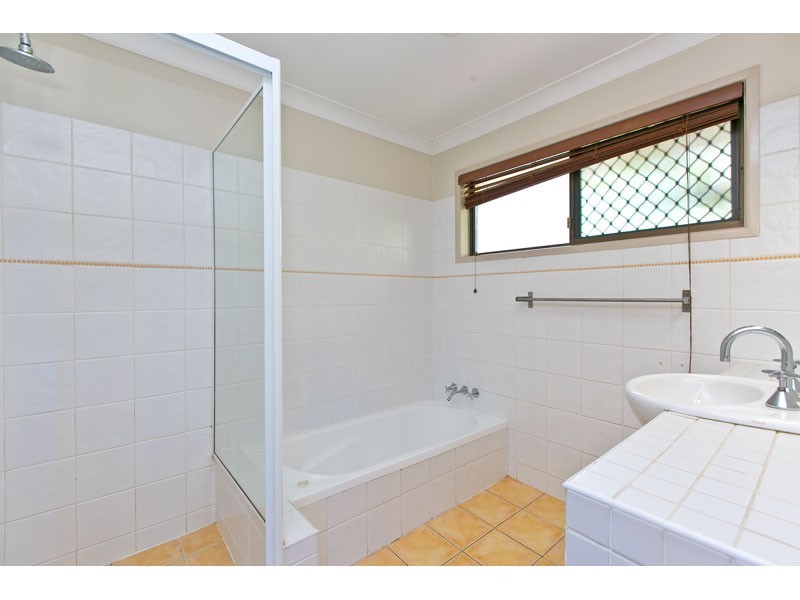 34 Makaha Drive, Birkdale QLD 4159