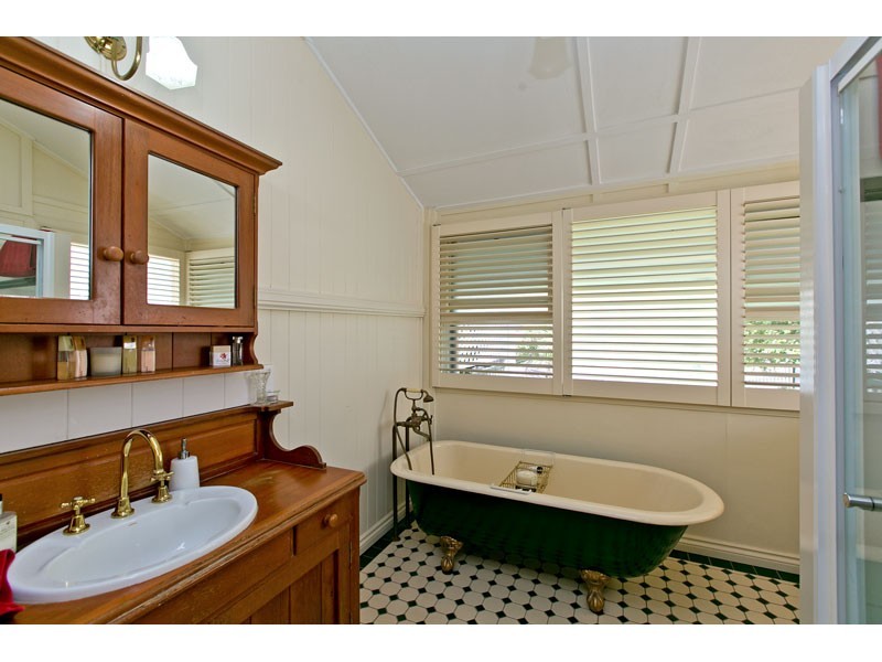 68 Sackville Street, Greenslopes QLD 4120