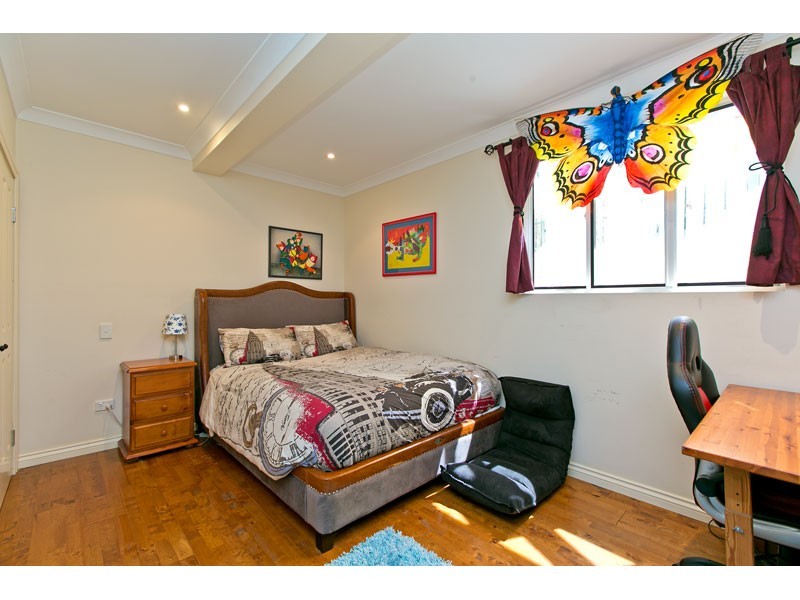 68 Sackville Street, Greenslopes QLD 4120