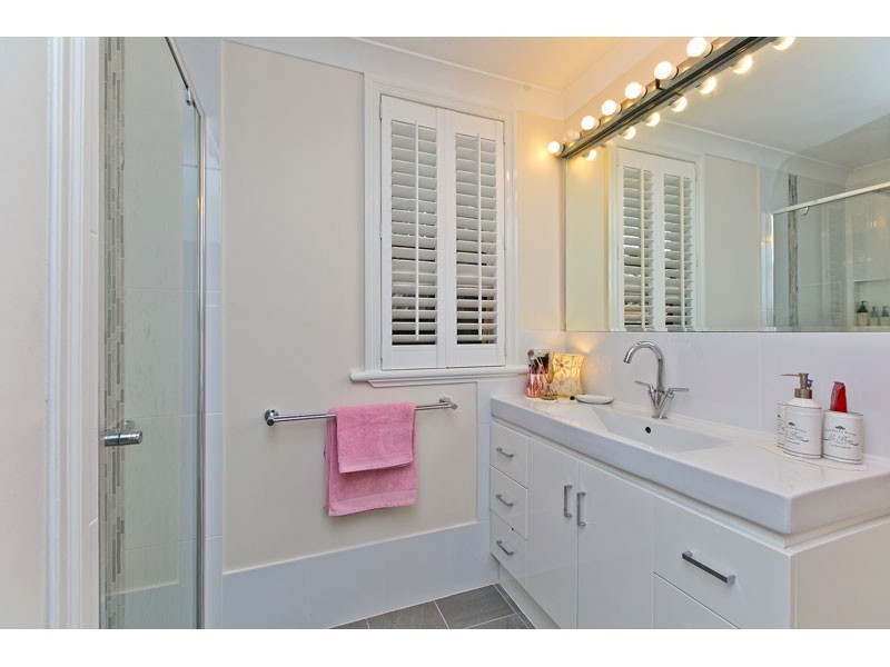 68 Sackville Street, Greenslopes QLD 4120