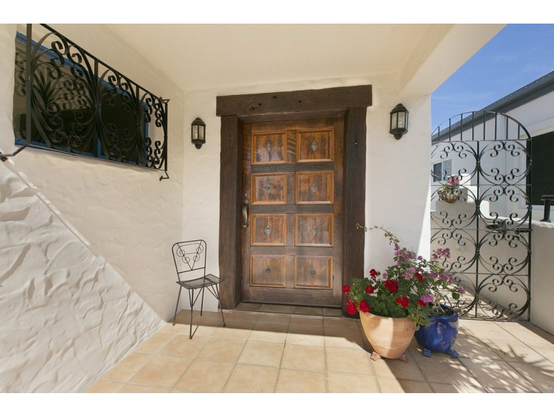 107 Shore Street North, Cleveland QLD 4163