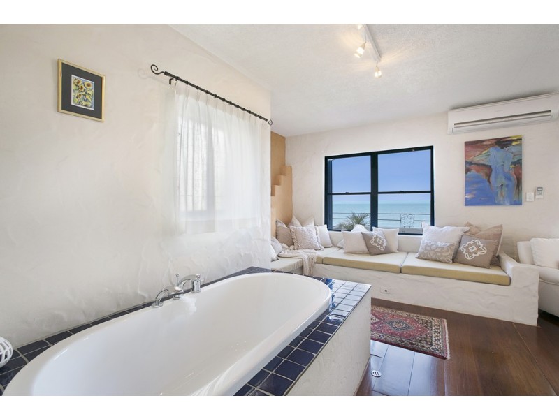 107 Shore Street North, Cleveland QLD 4163