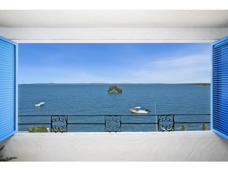 107 Shore Street North, Cleveland QLD 4163