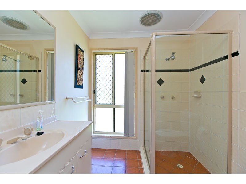 1 Potts Place, Redland Bay QLD 4165