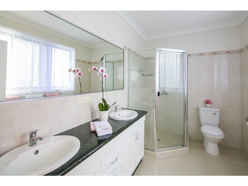 17 Bedarra Street, Redland Bay QLD 4165