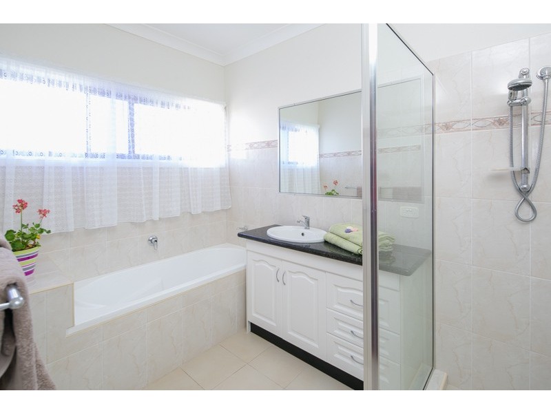 17 Bedarra Street, Redland Bay QLD 4165