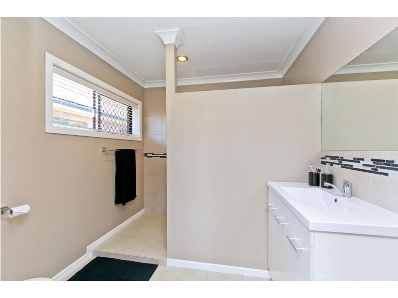 10 Linda Street, Birkdale QLD 4159