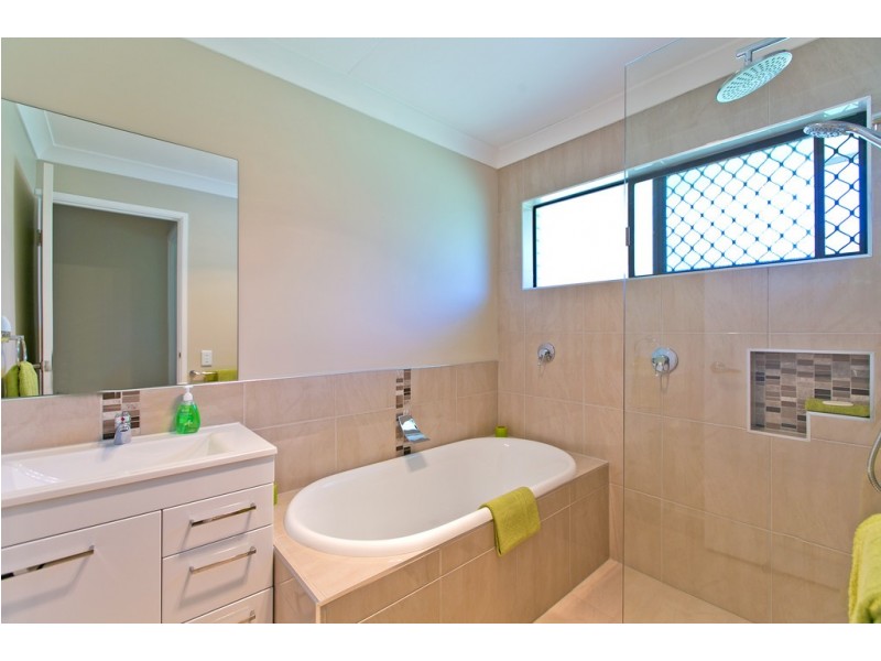 10 Linda Street, Birkdale QLD 4159