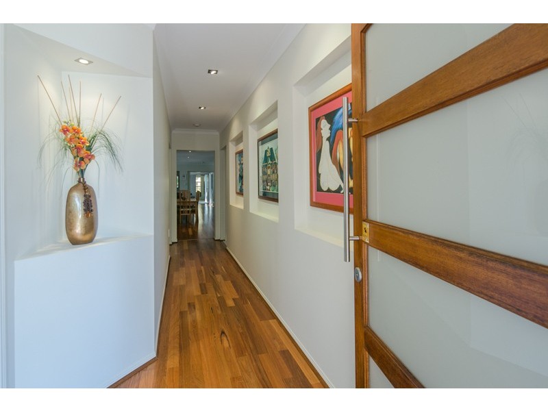 20 Riseborough Terrace, Cleveland QLD 4163