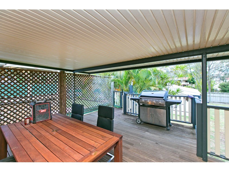 12 Currawong Drive, Birkdale QLD 4159