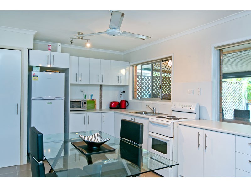 12 Currawong Drive, Birkdale QLD 4159