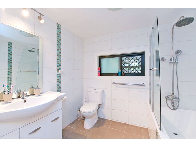 12 Currawong Drive, Birkdale QLD 4159