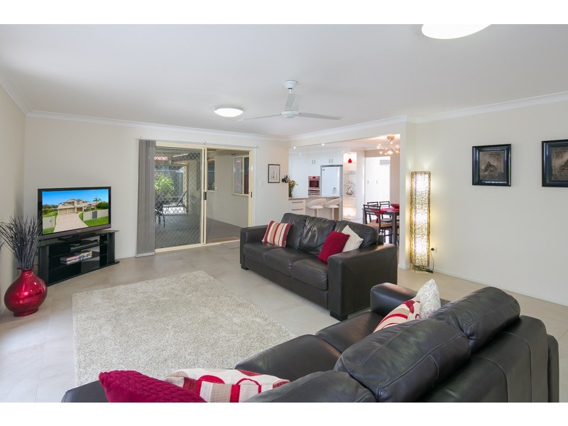 2 Bollard Court, Raby Bay QLD 4163
