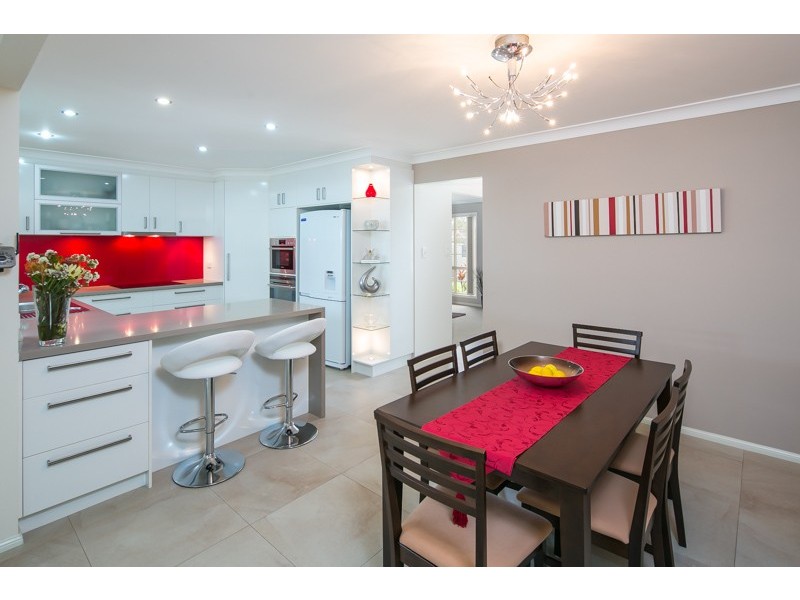 2 Bollard Court, Raby Bay QLD 4163