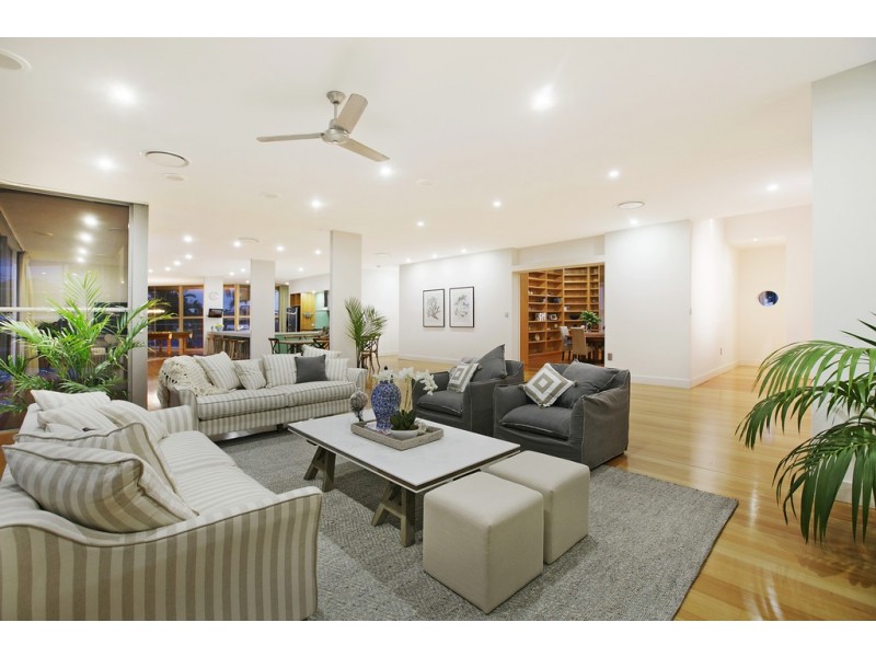 14 Downwind Court, Birkdale QLD 4159