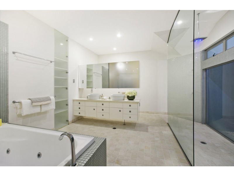 14 Downwind Court, Birkdale QLD 4159