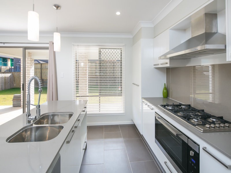100 Spurs Drive, Wellington Point QLD 4160