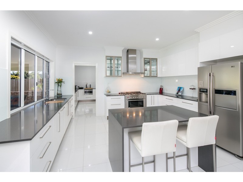 31 Magnetic Place, Redland Bay QLD 4165