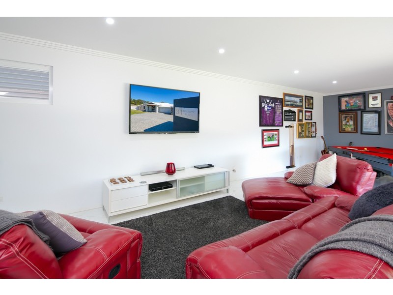 31 Magnetic Place, Redland Bay QLD 4165