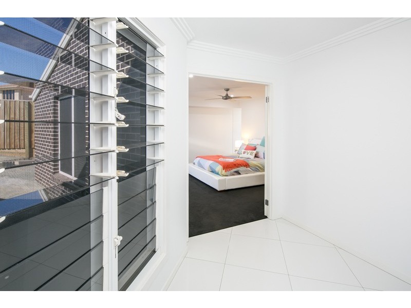 31 Magnetic Place, Redland Bay QLD 4165