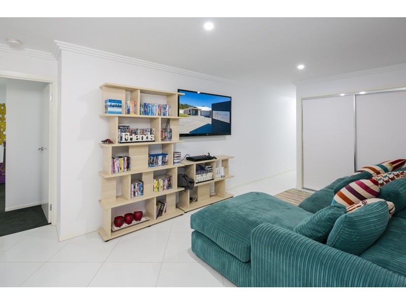 31 Magnetic Place, Redland Bay QLD 4165