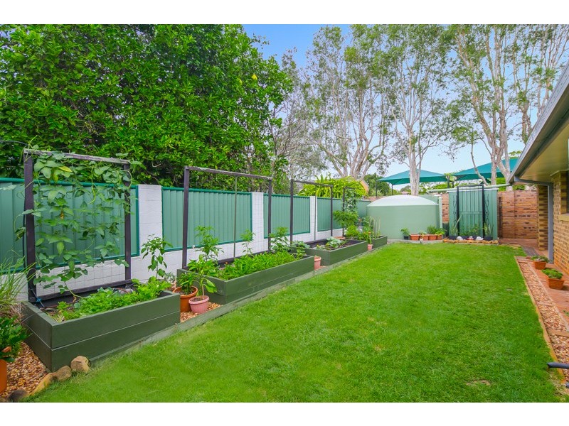 1 Whiting Place, Manly West QLD 4179