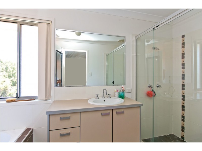 29 Shaw Place, Redland Bay QLD 4165