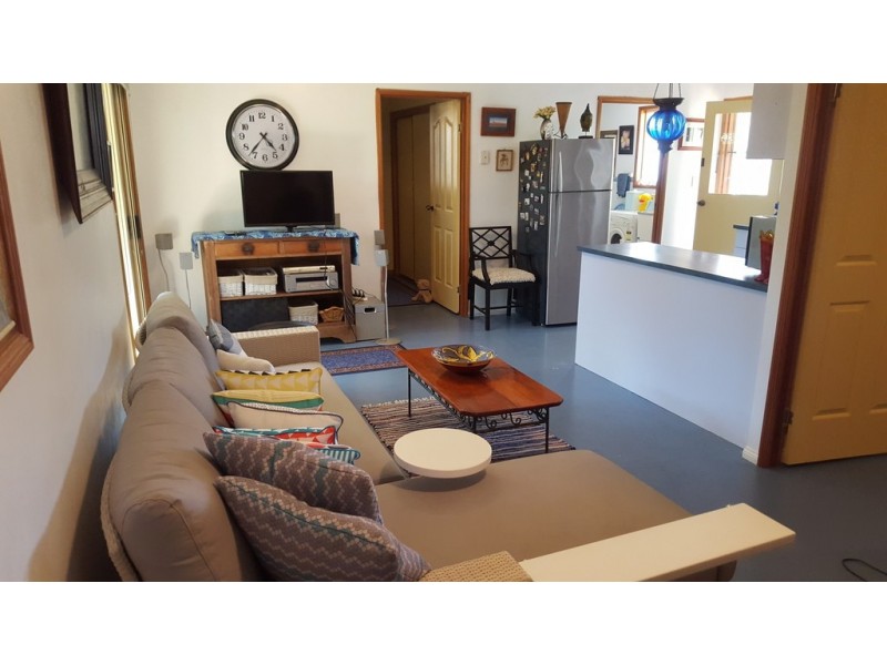 2 Heath Street, Macleay Island QLD 4184