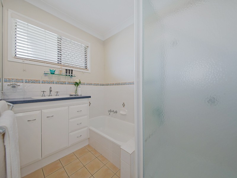 2 Lake View Drive, Thornlands QLD 4164