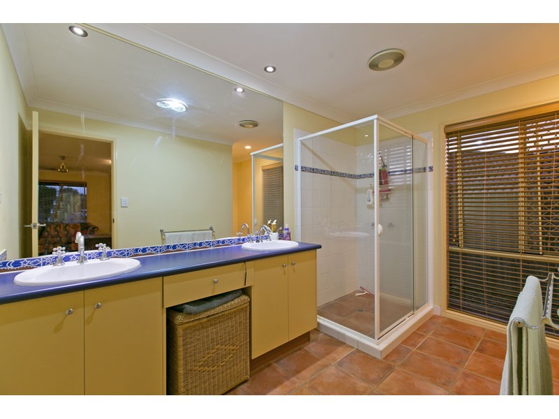 1 Cedarview Place, Wellington Point QLD 4160