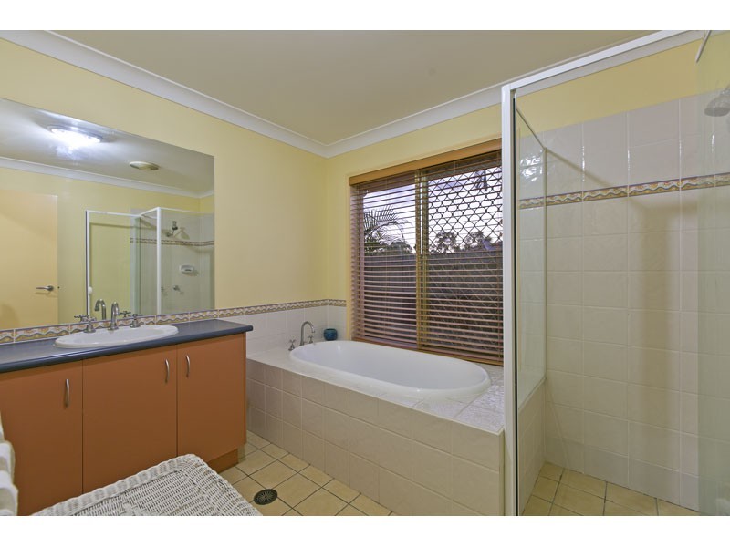 1 Cedarview Place, Wellington Point QLD 4160