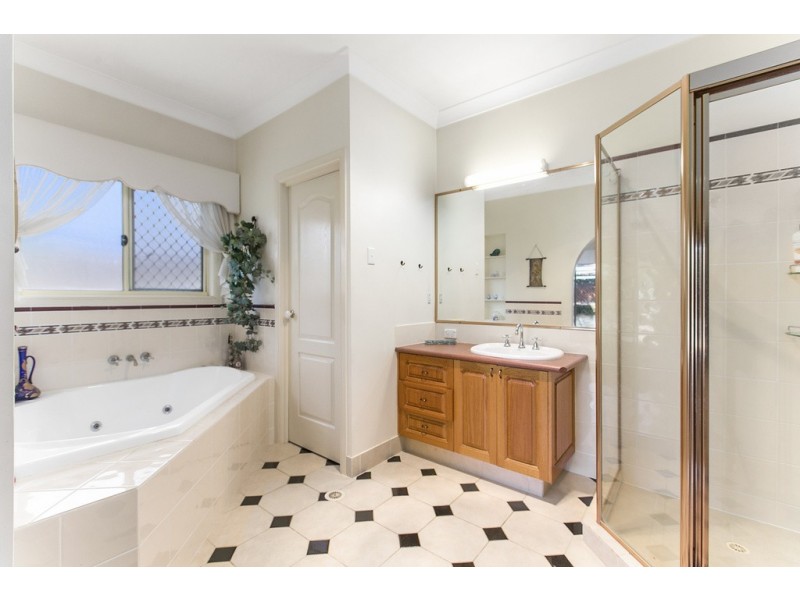 7 Bellevista Crescent, Wellington Point QLD 4160