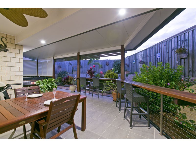 4 Silky Place, Redland Bay QLD 4165