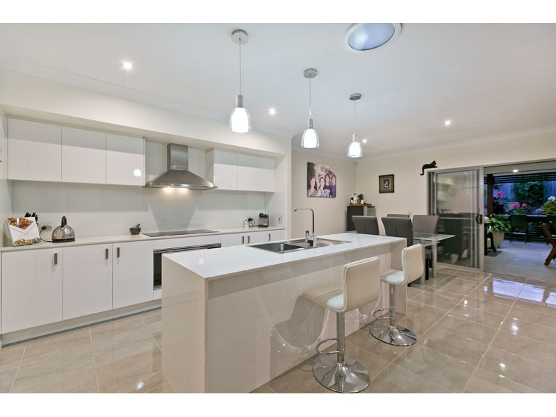 4 Silky Place, Redland Bay QLD 4165