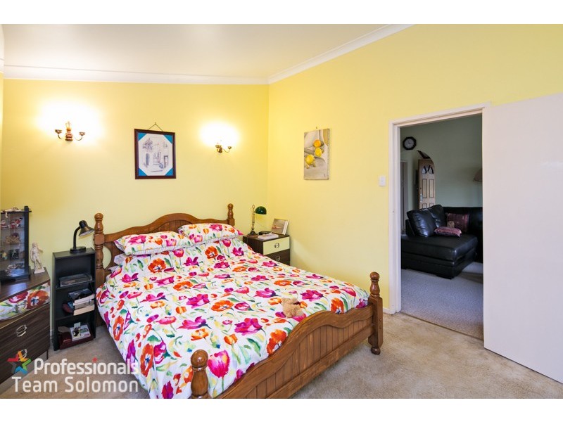 12 Oakland Avenue, Redland Bay QLD 4165