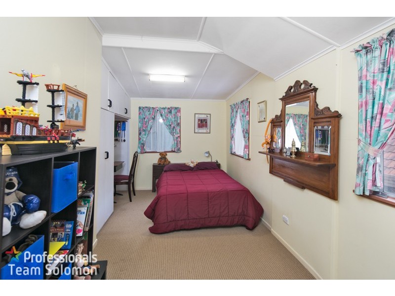 12 Oakland Avenue, Redland Bay QLD 4165