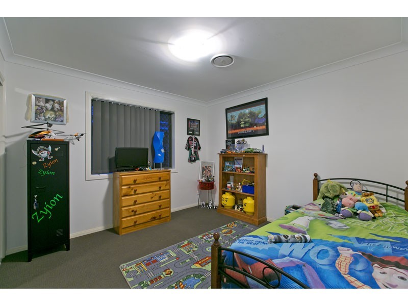 15 Riley Peter Place, Cleveland QLD 4163