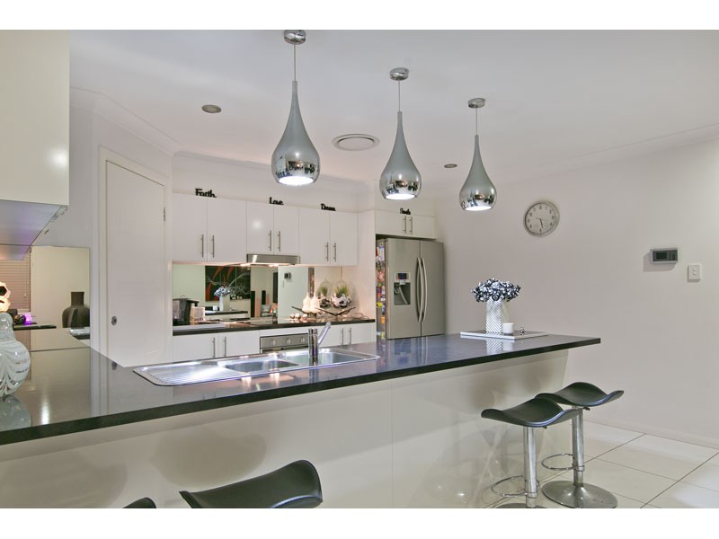 15 Riley Peter Place, Cleveland QLD 4163