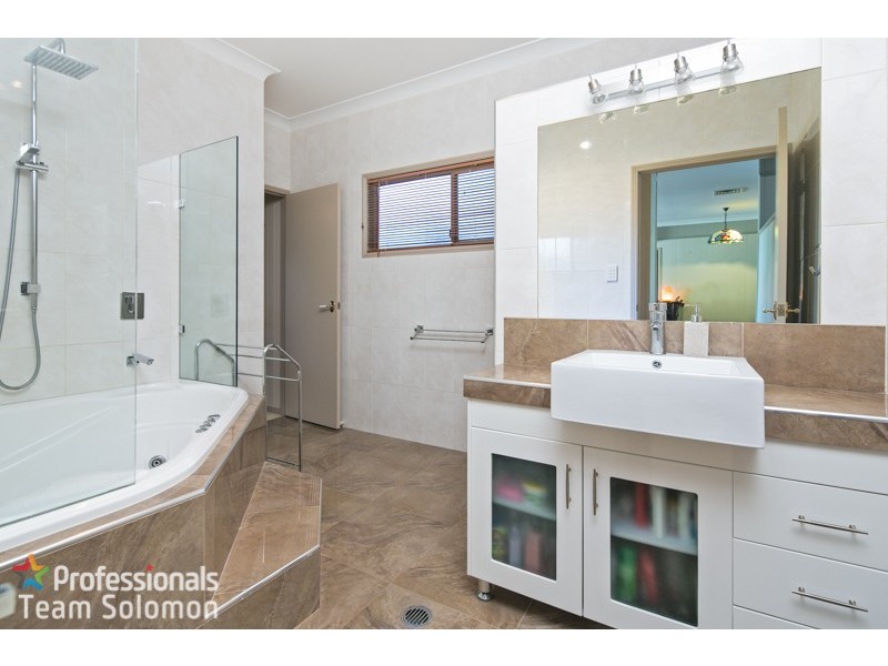 10 Carefree Street, Coochiemudlo Island QLD 4184