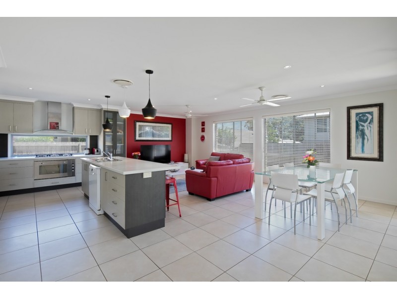 9 Hoskins Drive, Wellington Point QLD 4160