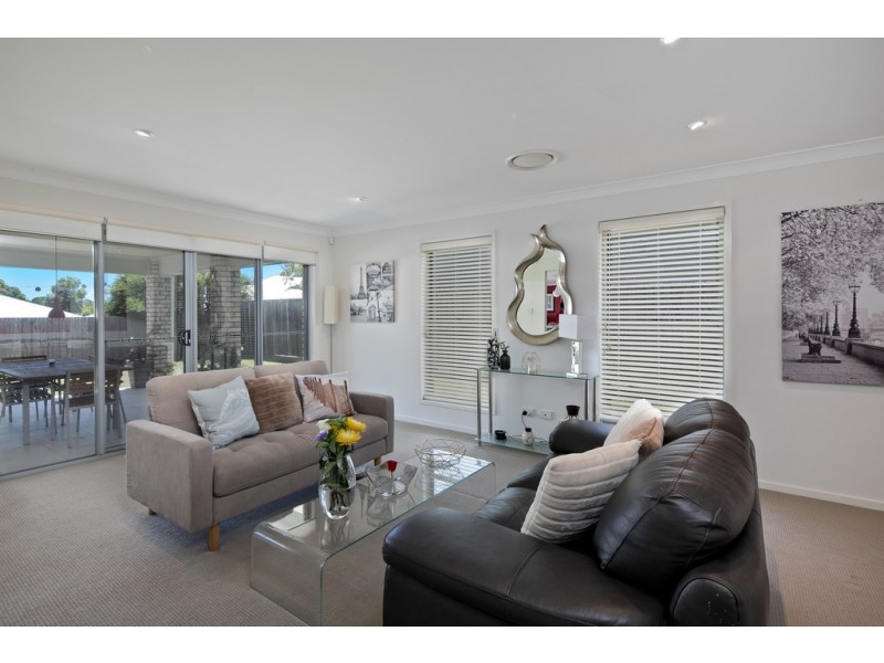 9 Hoskins Drive, Wellington Point QLD 4160
