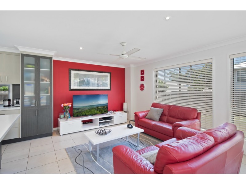 9 Hoskins Drive, Wellington Point QLD 4160