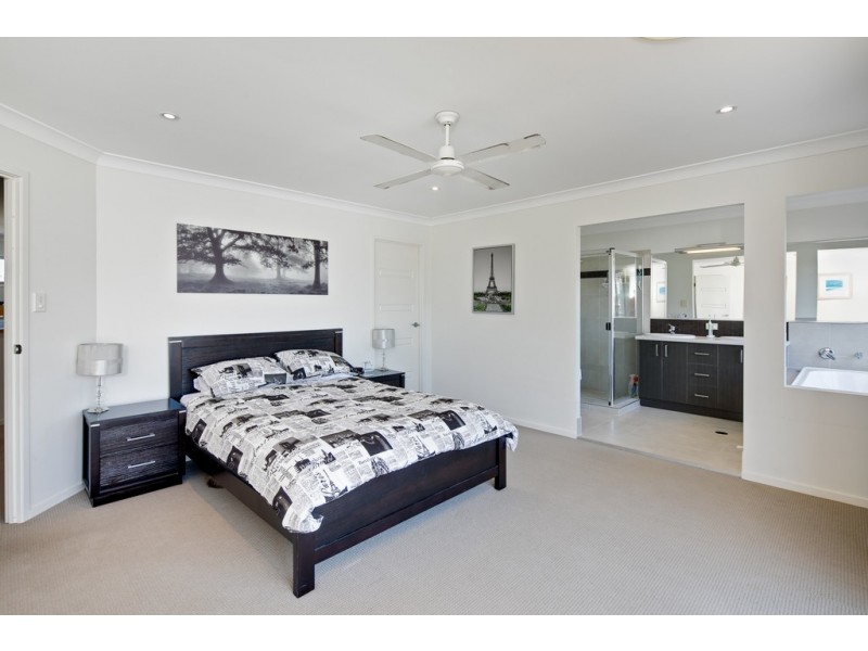 9 Hoskins Drive, Wellington Point QLD 4160