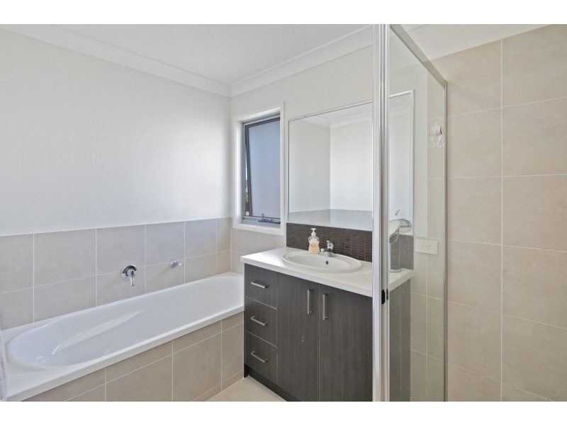 9 Hoskins Drive, Wellington Point QLD 4160