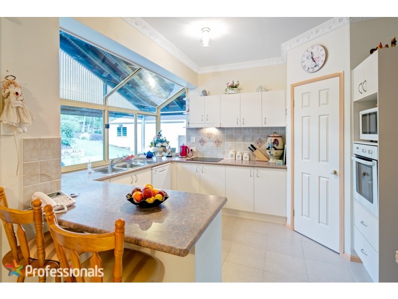 15 Kalmia Drive, Redland Bay QLD 4165